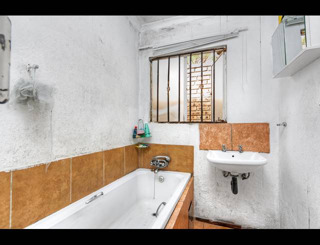 3 BEDROOM HOUSE FOR SALE IN COSMO CITY